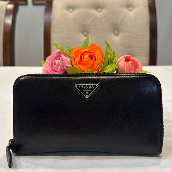 Authentic Prada zippy wallet - Picture 1 of 11